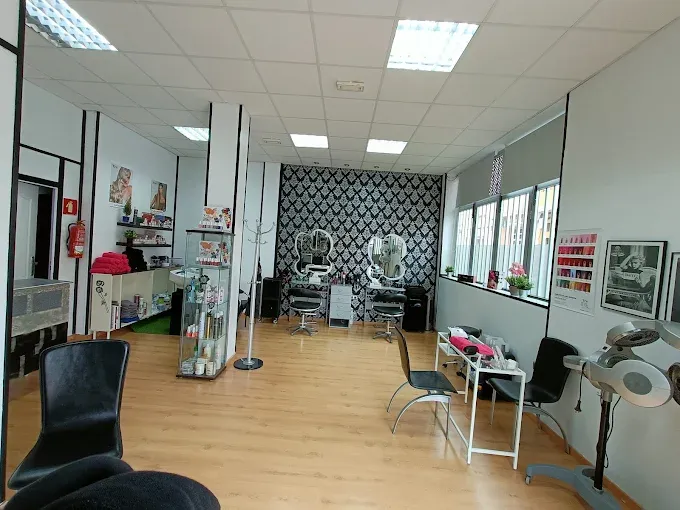 Interior de Peluquería y Estética Nancy Luna, especializada en cabello rizado, afro y recio